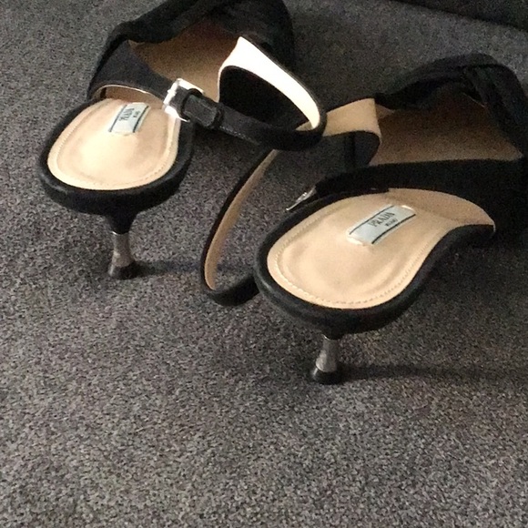 Elegant Black Slingback Women's Shoes. Prada kitten heel pumps - Picture 2 of 3
